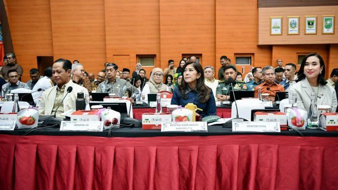 Menkomdigi Meutya saat hadiri Acara Rapat. Dok Humas. (Riski/Kliknusa.id).