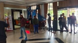 Koalisi Lintas Mahasiswa di halaman Dinas Pendidikan Provinsi Sulawesi Selatan pada Rabu, 25 Februari 2026.