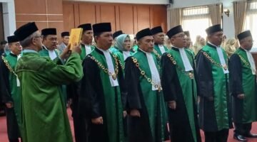 Wakil Ketua PTA Bandung Drs.H.Asrofi,S.H.M.H.I. Lantik Dua Puluh Ketua Pengadilan Agama, Tegaskan Integritas dan Pelayanan Prima